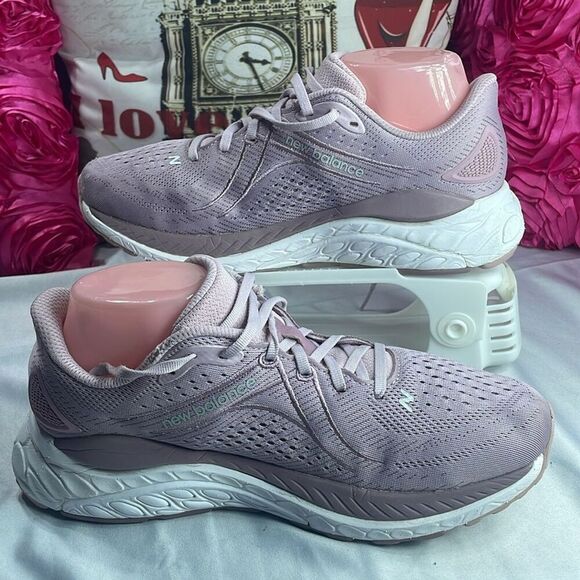 (A) NEW BALANCE WOMEN'S 860 V13, size 11 women’s/ 9.5 men’s - Picture 3 of 15